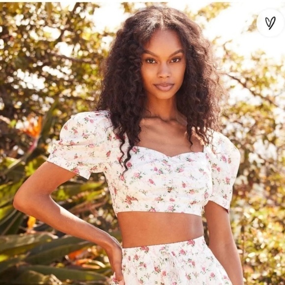 Lulus Tops - Lulus Cute Factor White Floral Puff Sleeve Crop Top